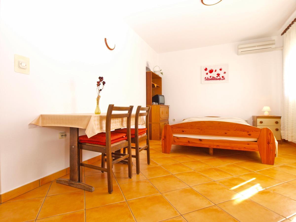 Apartments Mirela 1554 PUY Exterior foto